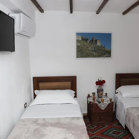 Maria - Castle 3* בראט