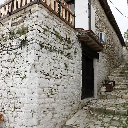 Maria - Castle Pensión Berat
